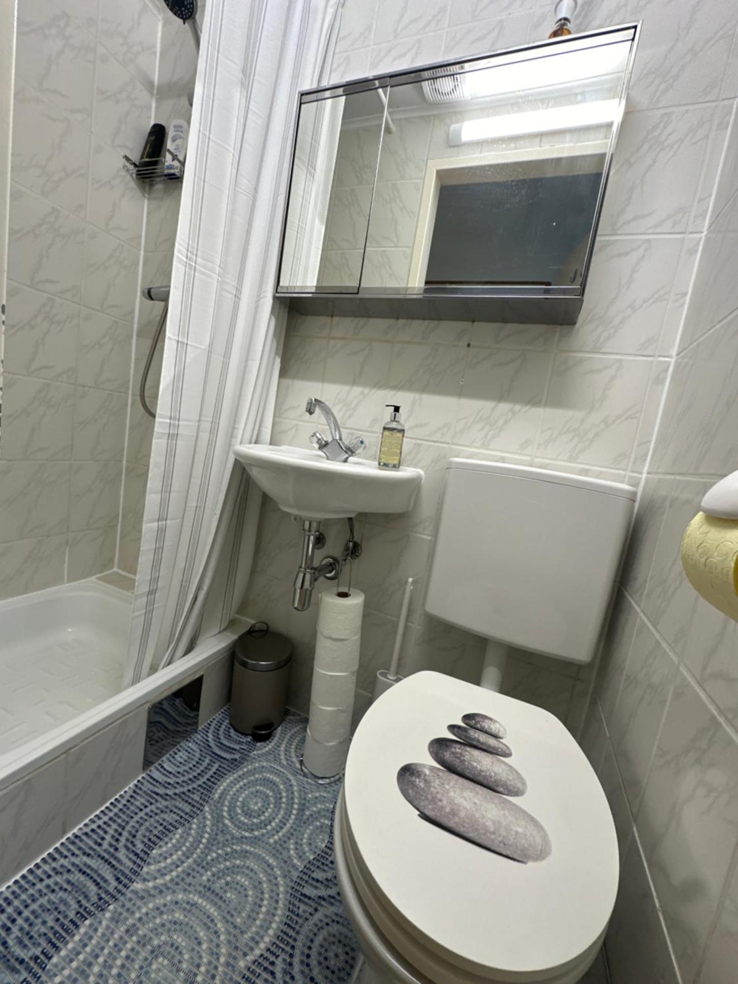 Charmante Zentral Gelegene Wohnung Wien Ngoại thất bức ảnh